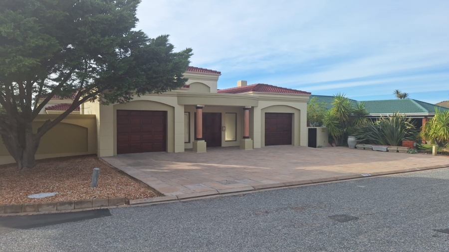 4 Bedroom Property for Sale in Stilbaai Wes Western Cape